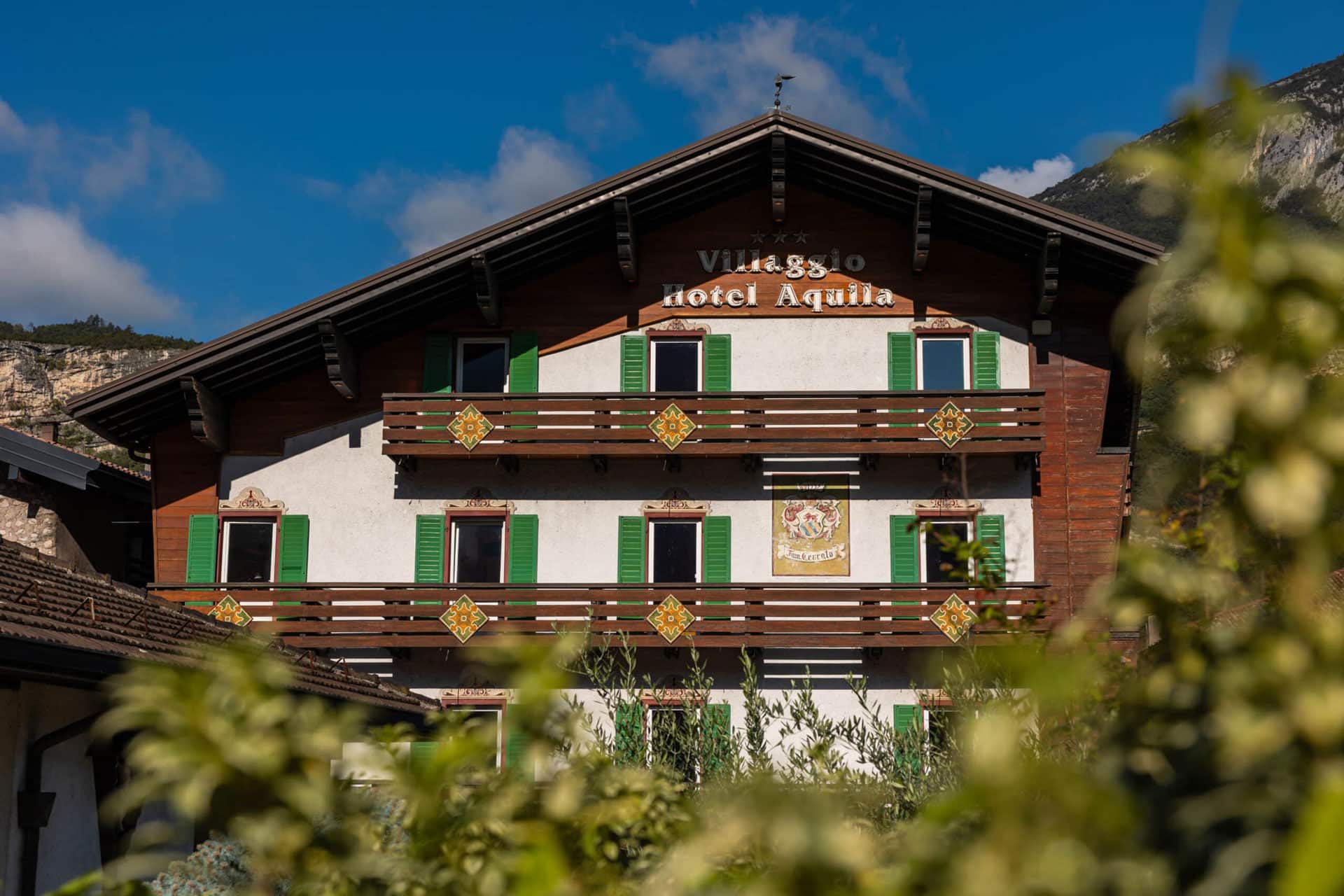 Vista frontale villaggio hotel aquila